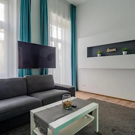 Perfect Chic Downtown Loft - D1 Apartament Budapesta
